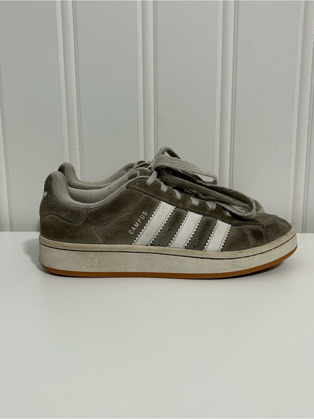 Adidas campus grey suede white gum
